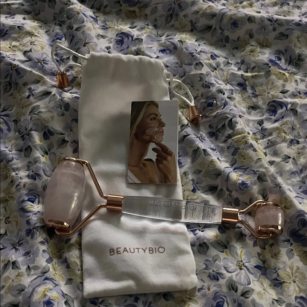 BeautyBio Rose Quartz Facial Roller - Picture 6 of 10